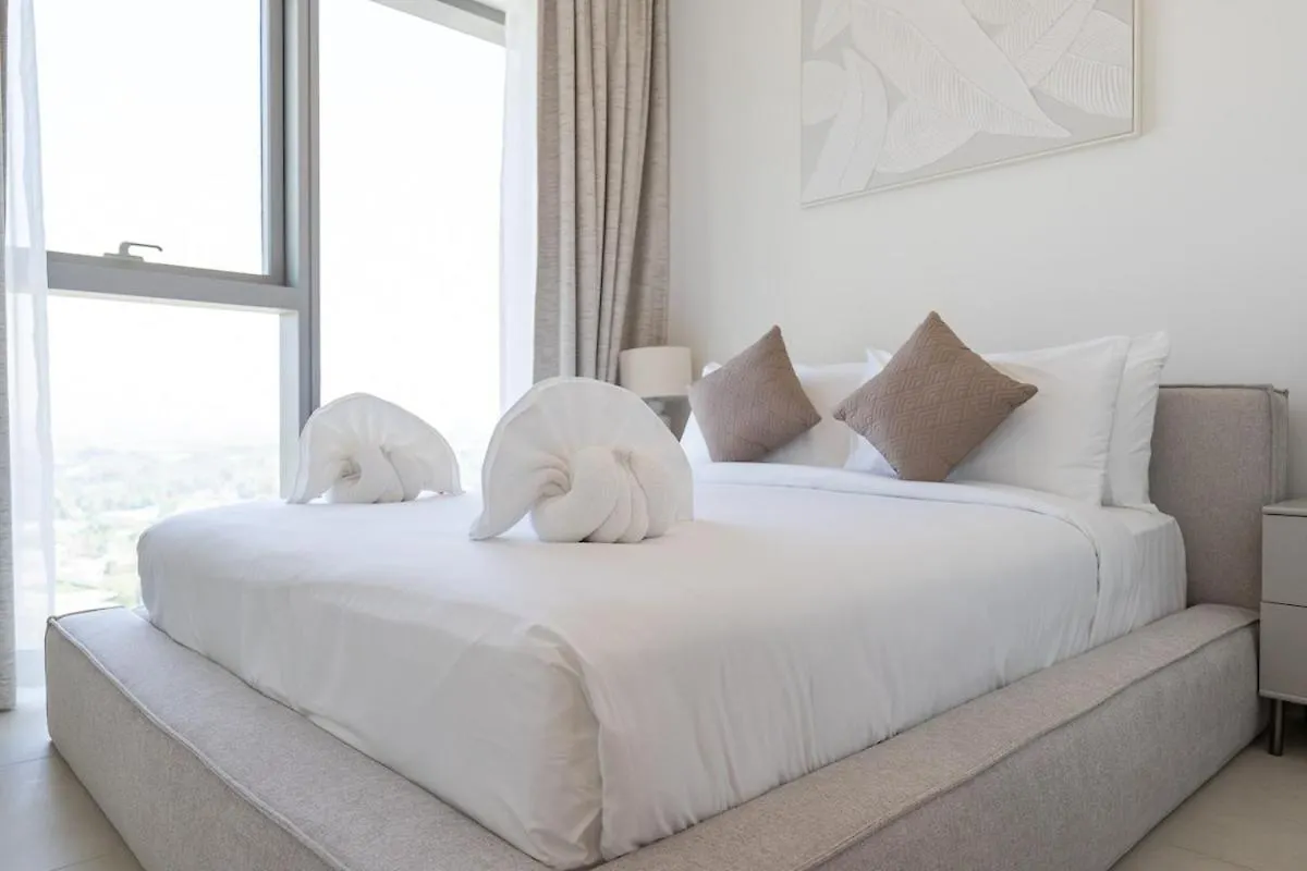 Apartment Elegant 2-Bedroom With Comfy Living Area In Downtown Dubai