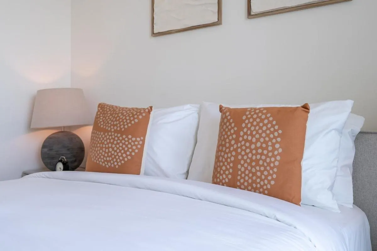 Elegant 2-Bedroom With Comfy Living Area In Downtown Dubai United Arab Emirates