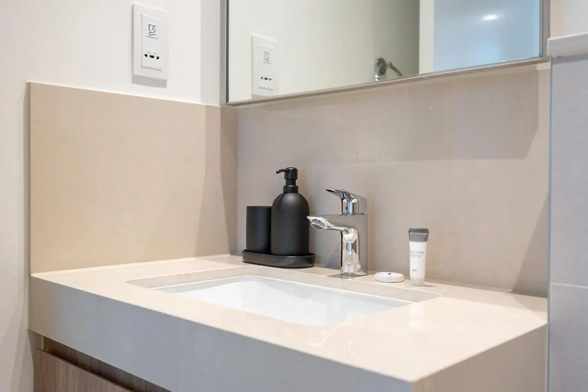Apartment Elegant 2-Bedroom With Comfy Living Area In Downtown Dubai