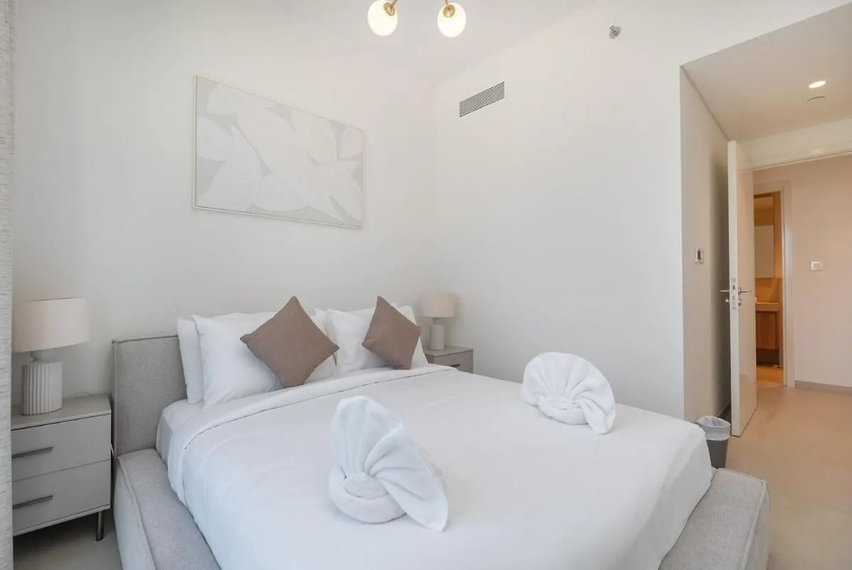 Apartment Elegant 2-Bedroom With Comfy Living Area In Downtown Dubai