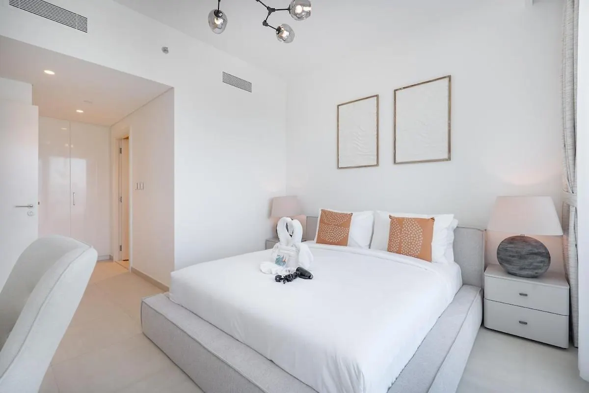 Elegant 2-Bedroom With Comfy Living Area In Downtown Dubai