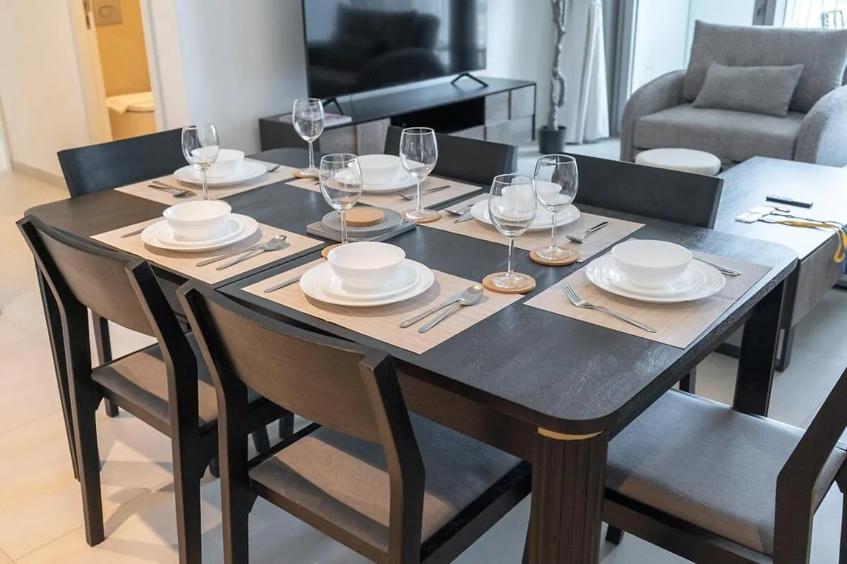 Elegant 2-Bedroom With Comfy Living Area In Downtown Dubai Apartment