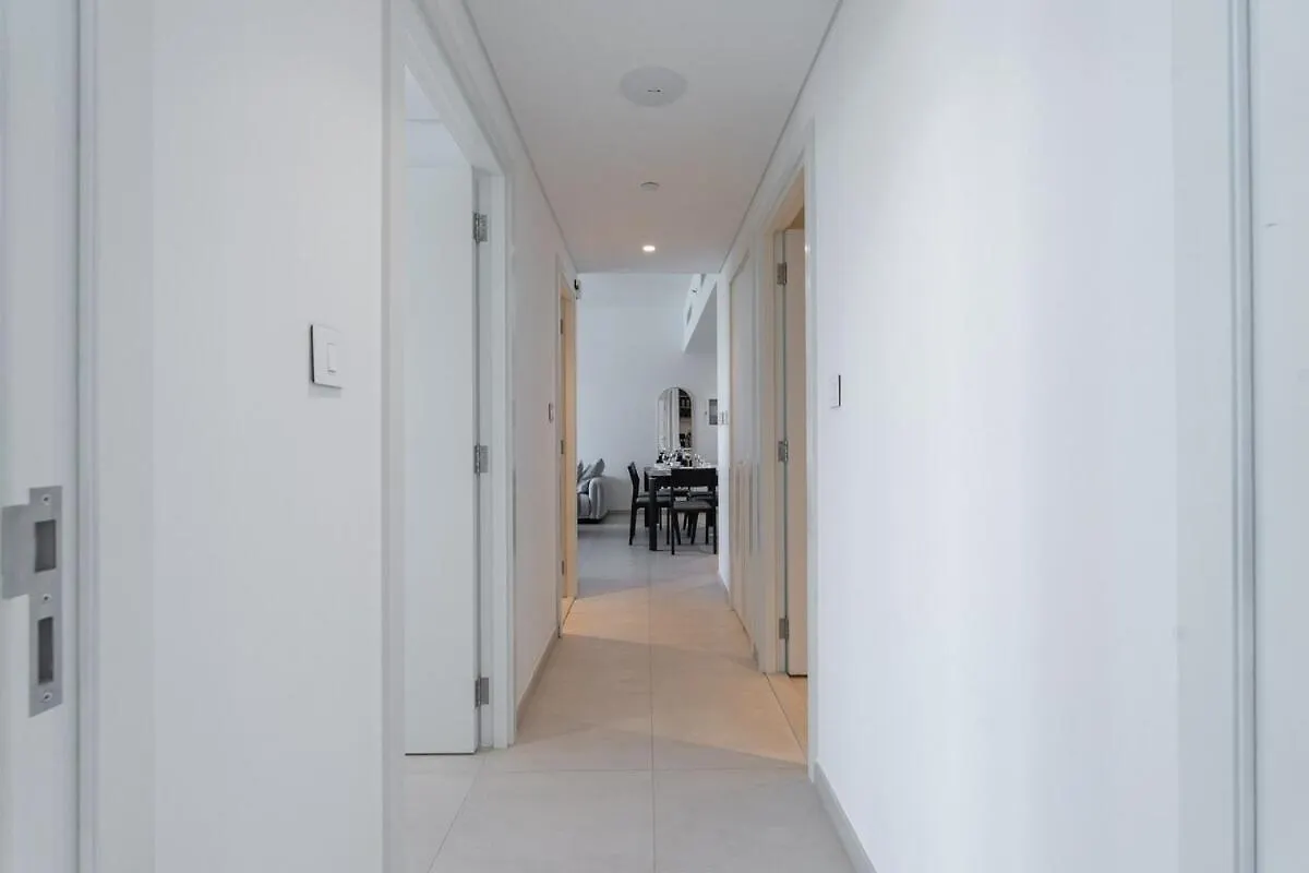 Elegant 2-Bedroom With Comfy Living Area In Downtown Dubai
