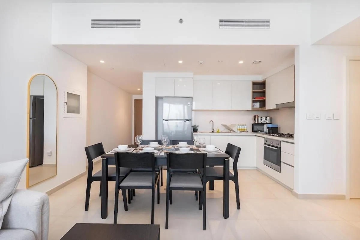 Elegant 2-Bedroom With Comfy Living Area In Downtown Dubai 0*,  United Arab Emirates
