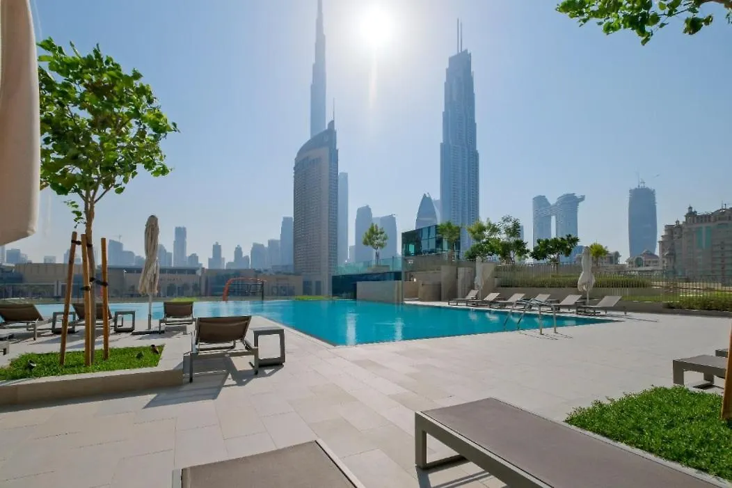 Elegant 2-Bedroom With Comfy Living Area In Downtown Dubai