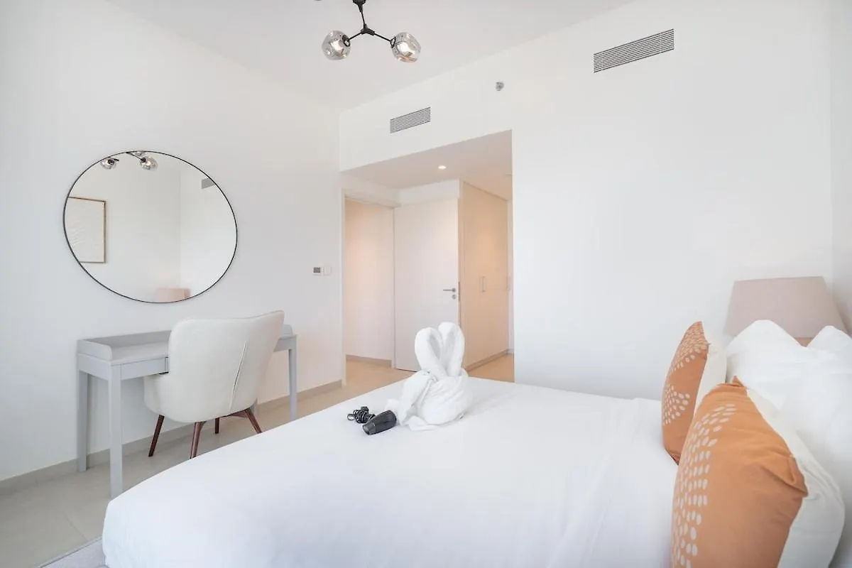 Apartment Elegant 2-Bedroom With Comfy Living Area In Downtown Dubai United Arab Emirates