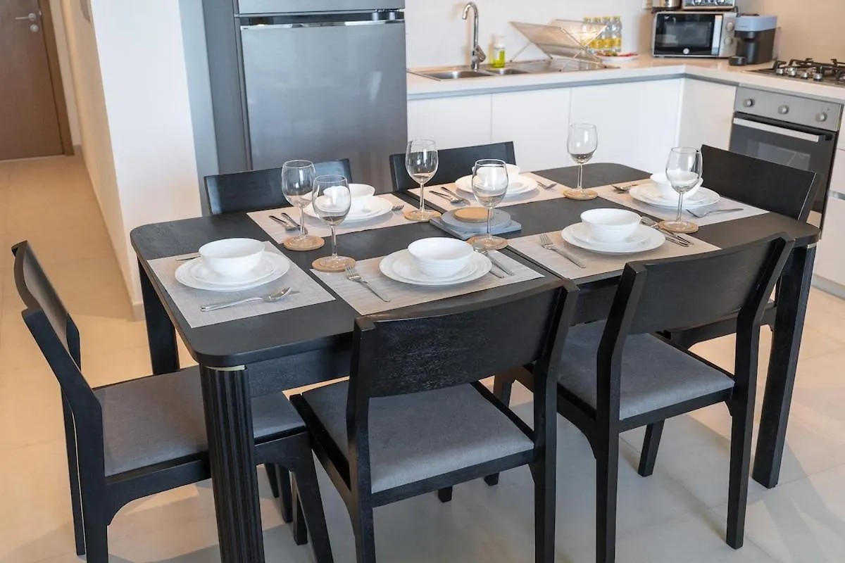 Apartment Elegant 2-Bedroom With Comfy Living Area In Downtown Dubai