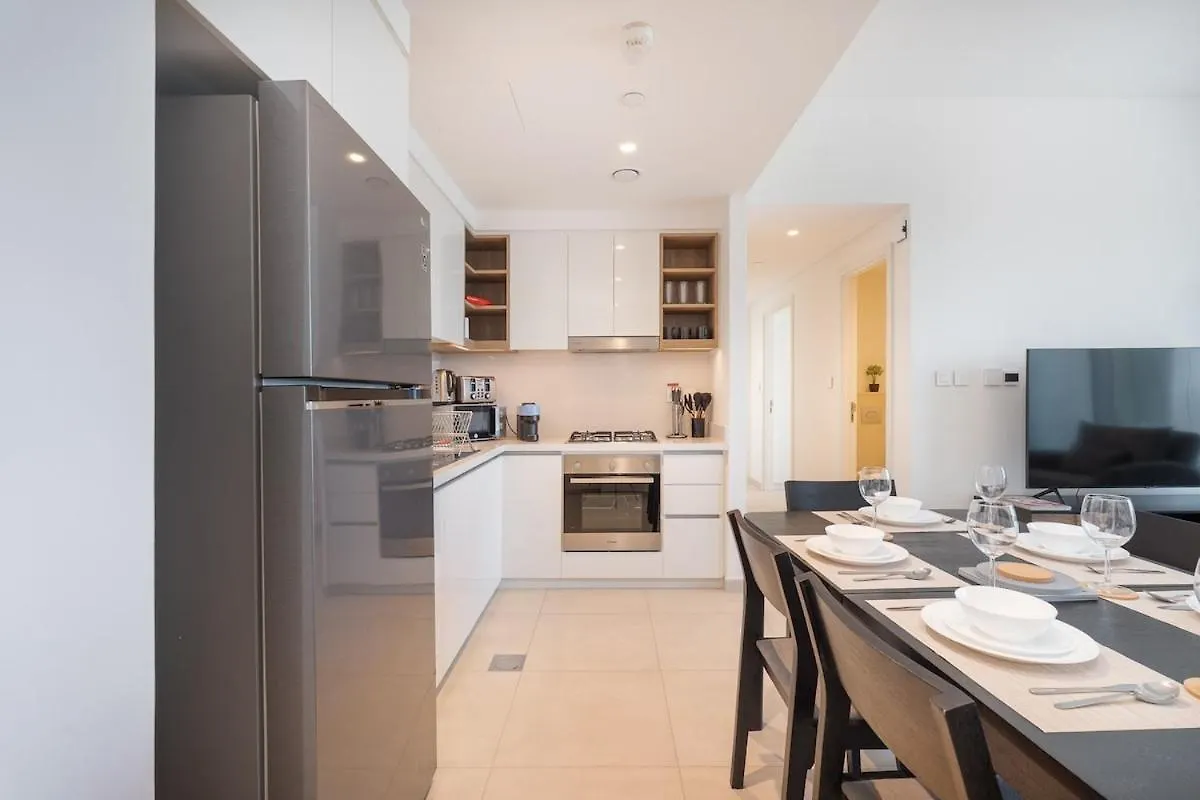 Apartment Elegant 2-Bedroom With Comfy Living Area In Downtown Dubai