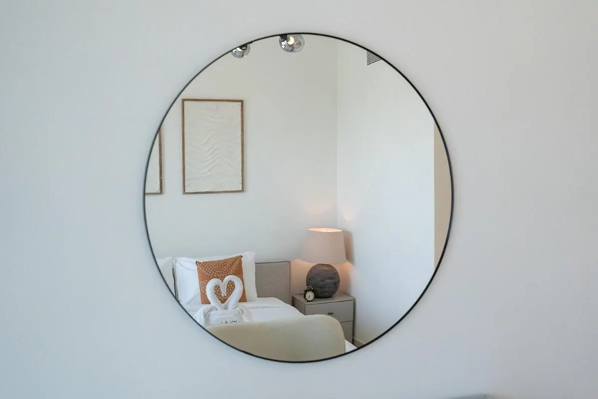 Elegant 2-Bedroom With Comfy Living Area In Downtown Dubai 0*,